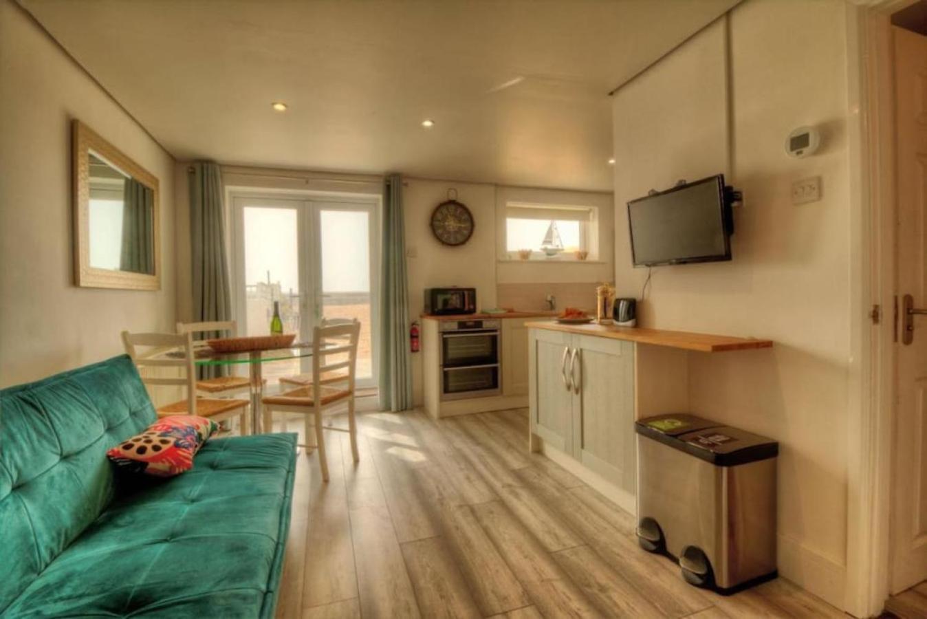 Air Maison - Solent View Beachfront Apartment South Hayling Exterior photo